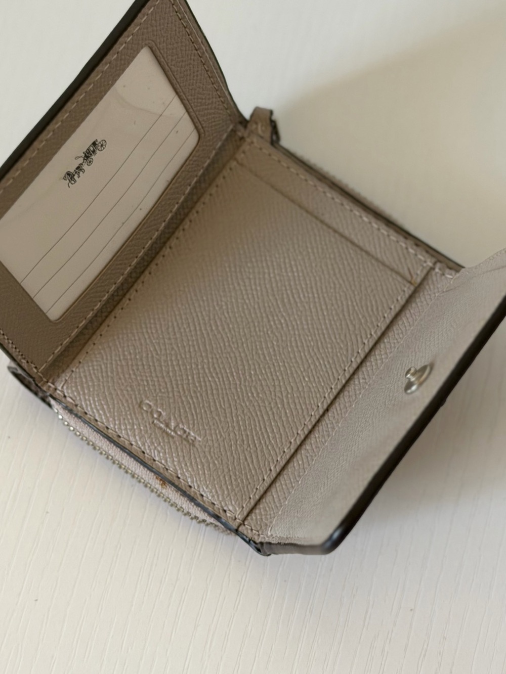 Coach Small Snap / Trifold Wallet - Picture 8 of 12